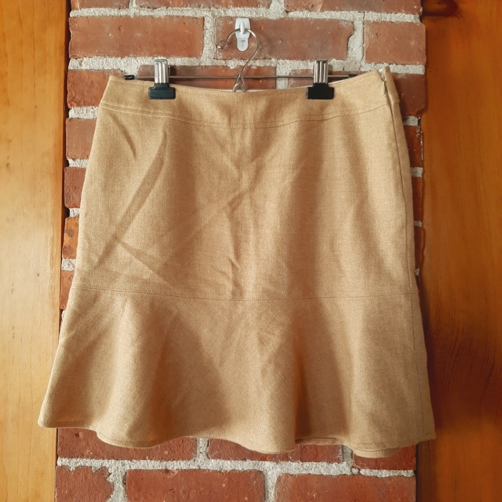 Gap skirt
